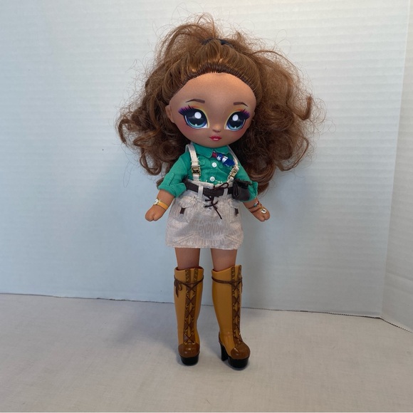Na Na Na Surprise Teens 11" Doll Amelia Outback Camper Soft Posable Figure - Picture 4 of 7